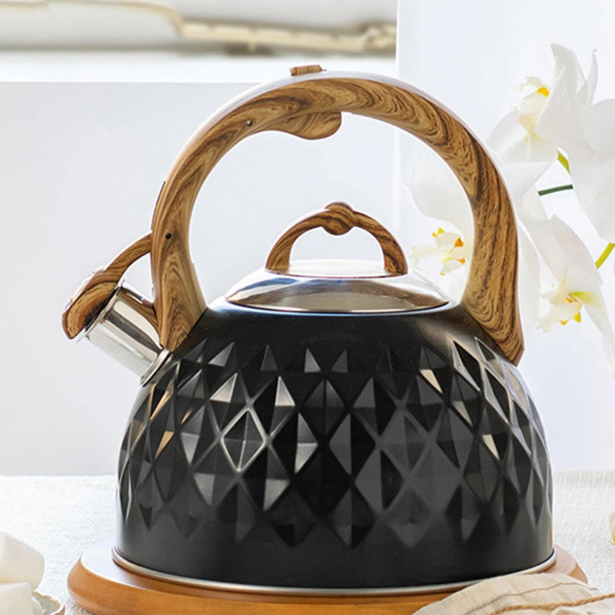 Black 3L Whistling Kettle A2418
