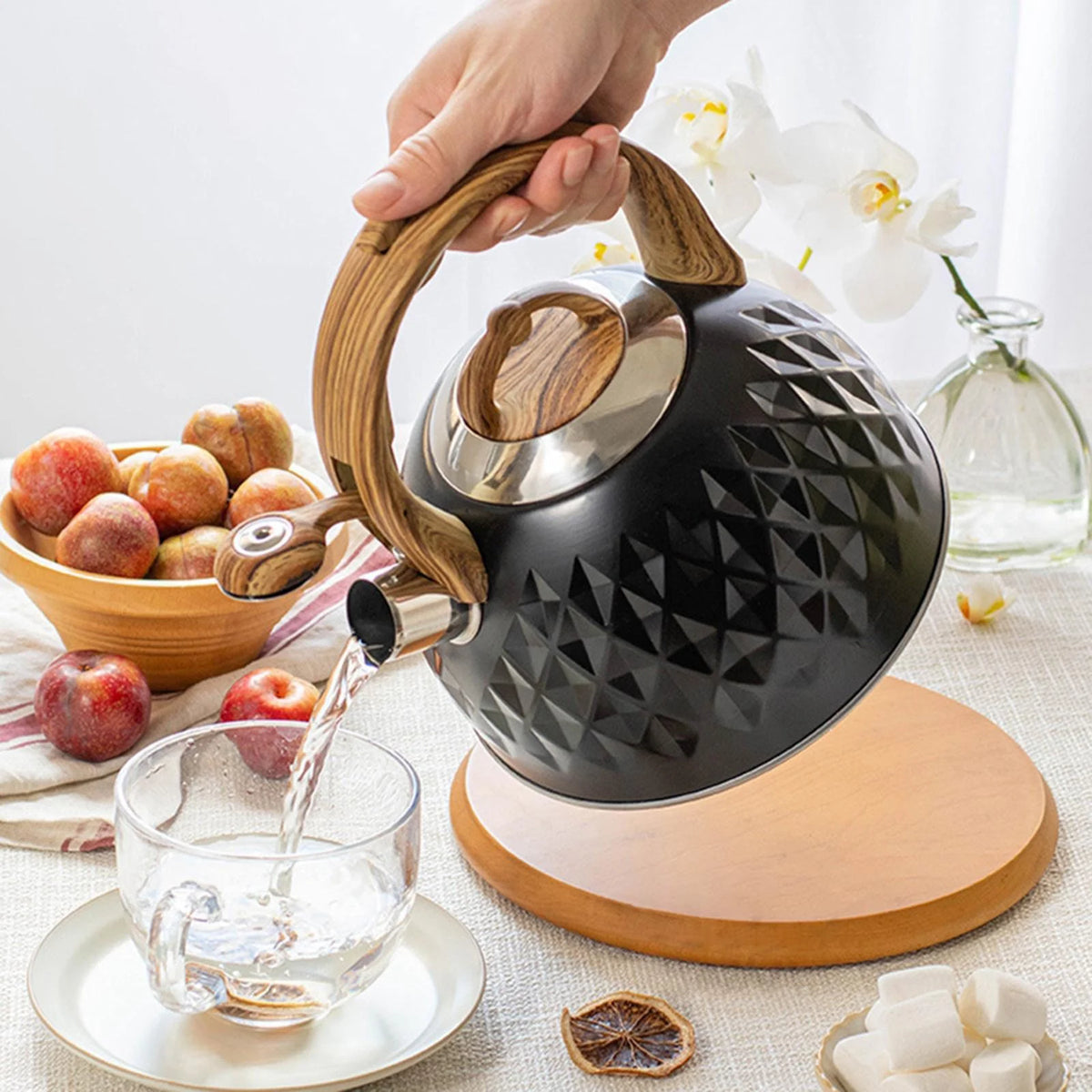Black 3L Whistling Kettle A2418