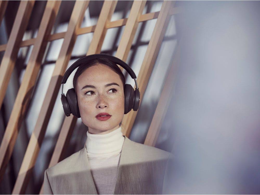 Navy Wireless Noise Cancelling Over-the-Ear Headphones R18260