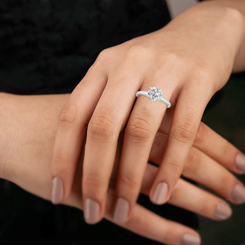 14K White Gold Diamond Solitaire Ring Q8110