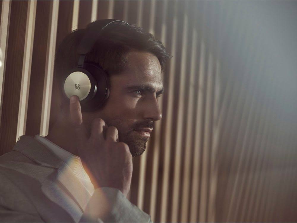 Navy Wireless Noise Cancelling Over-the-Ear Headphones R18260