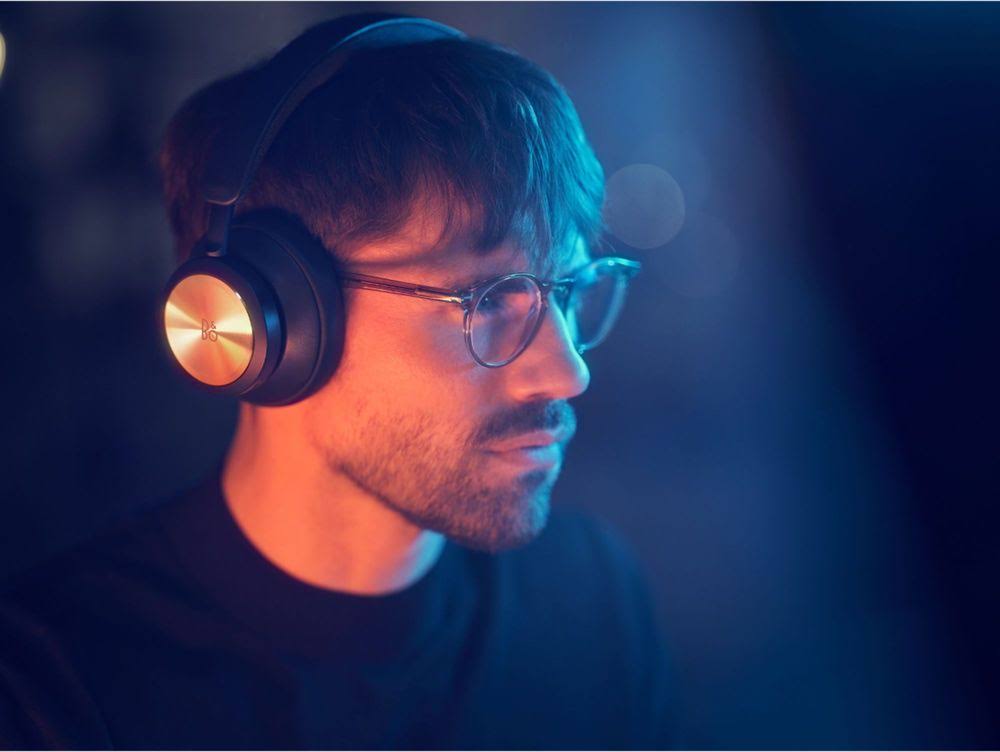 Navy Wireless Noise Cancelling Over-the-Ear Headphones R18260
