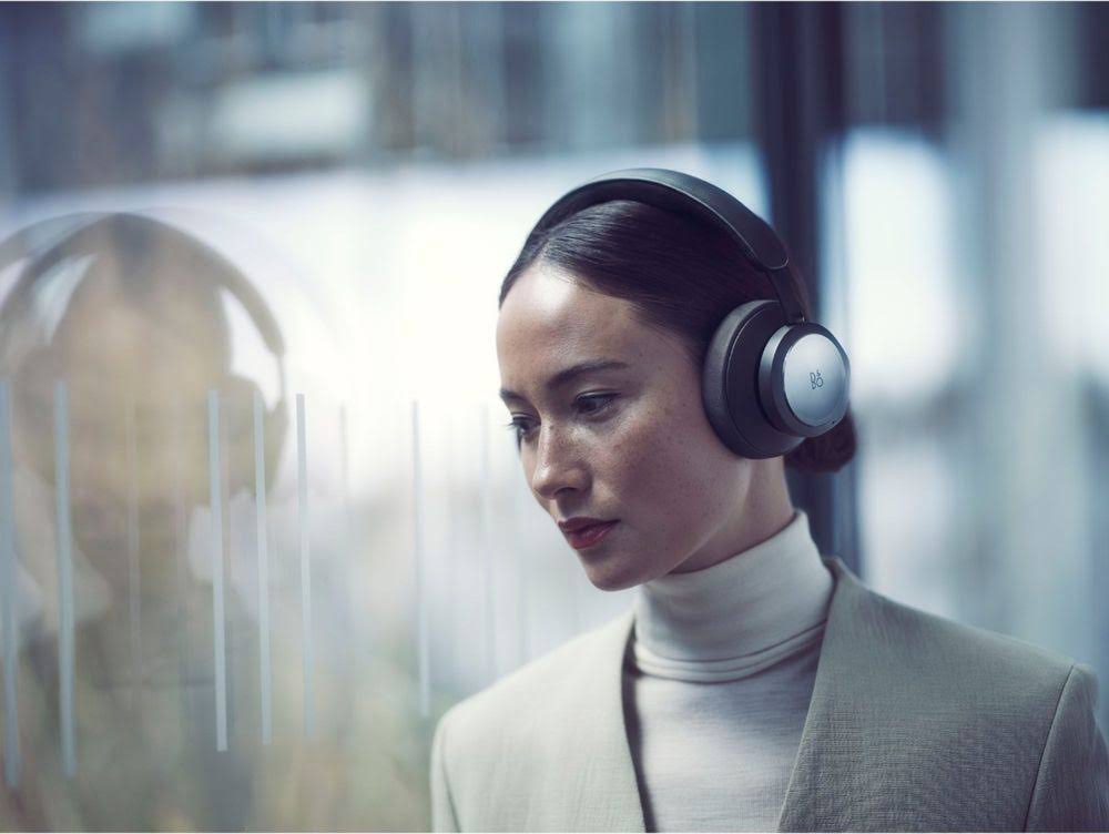 Navy Wireless Noise Cancelling Over-the-Ear Headphones R18260