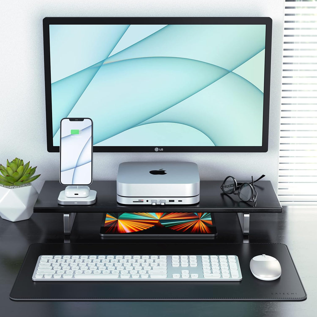 Silver USB-C Stand & Hub with SSD Enclosure L779547