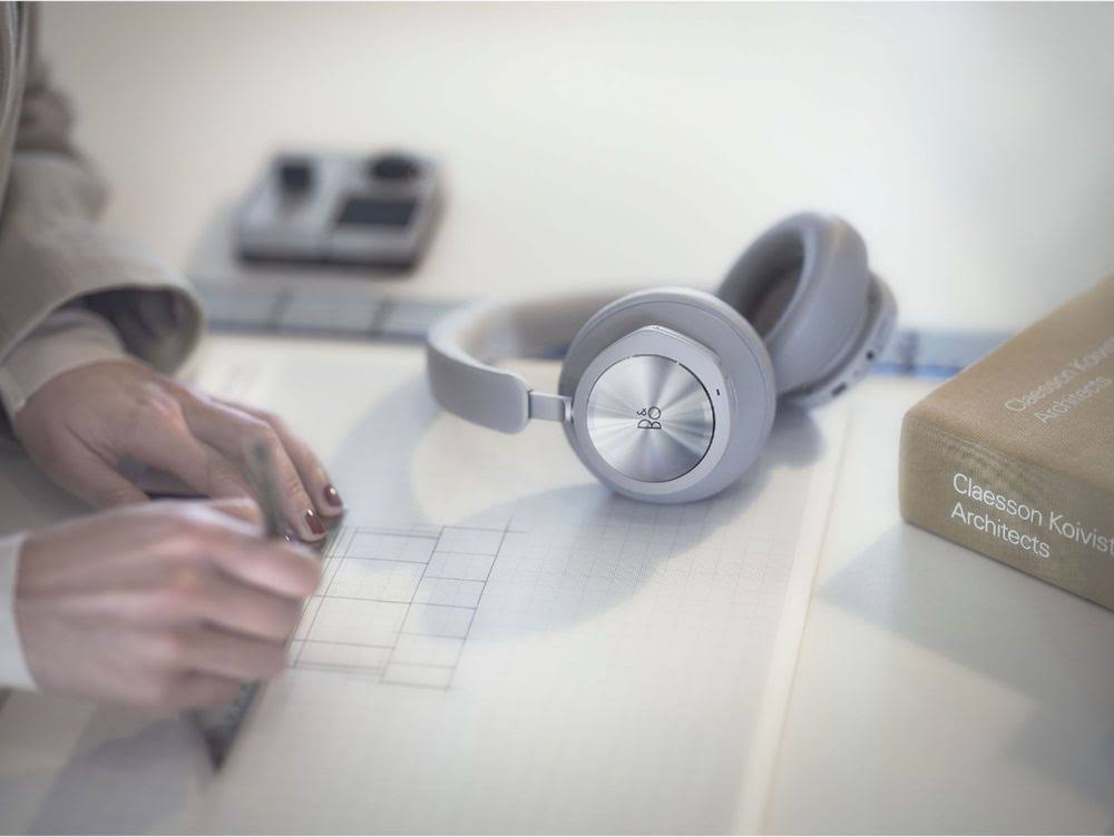 Navy Wireless Noise Cancelling Over-the-Ear Headphones R18260