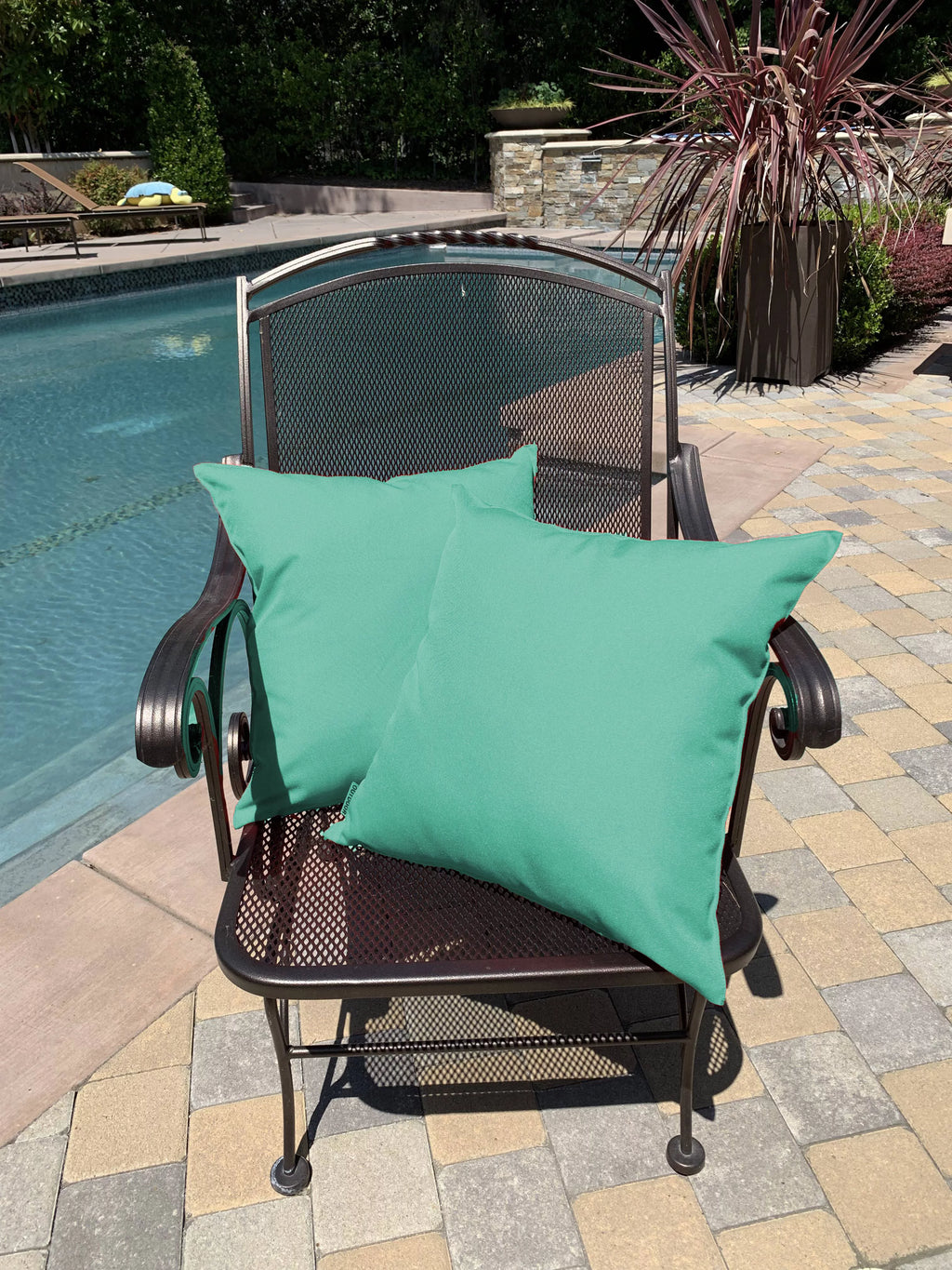 Pack of 2 Outdoor Decorative Throw Pillows 18 x 18 inch Solid Aqua Square Pillows O71602